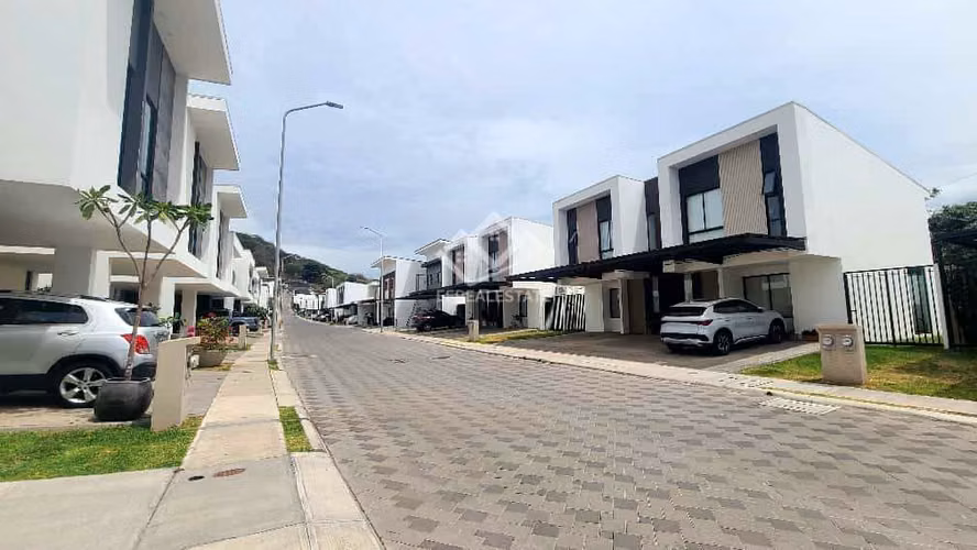 VENTA¡¡¡ POZOS SANTA ANA MODERNA CASA 3HAB/2.5 BAÑOS 2 PARQUEOS
