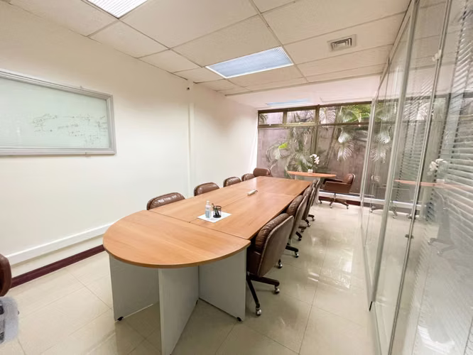Office for Sale in Sabana Sur | 150 m² | 6 Offices | 3 Parking Spaces