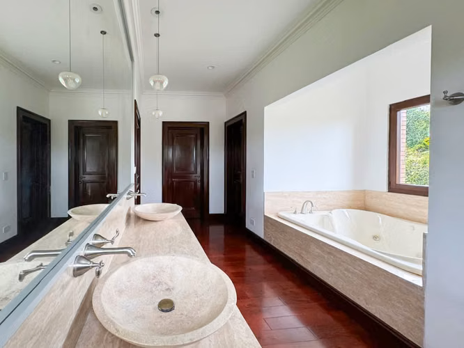 Se vende lujosa y amplia Casa de 2 niveles en Monterán (MA). - Imagen 17