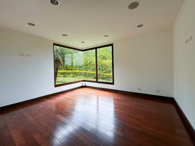 Se vende lujosa y amplia Casa de 2 niveles en Monterán (MA). - Imagen 12