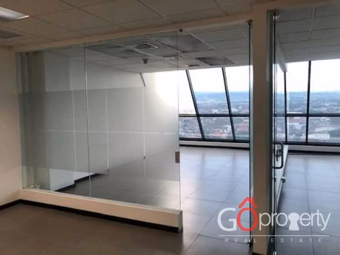 Alquiler de oficina en condominio Paseo Colon 4261
