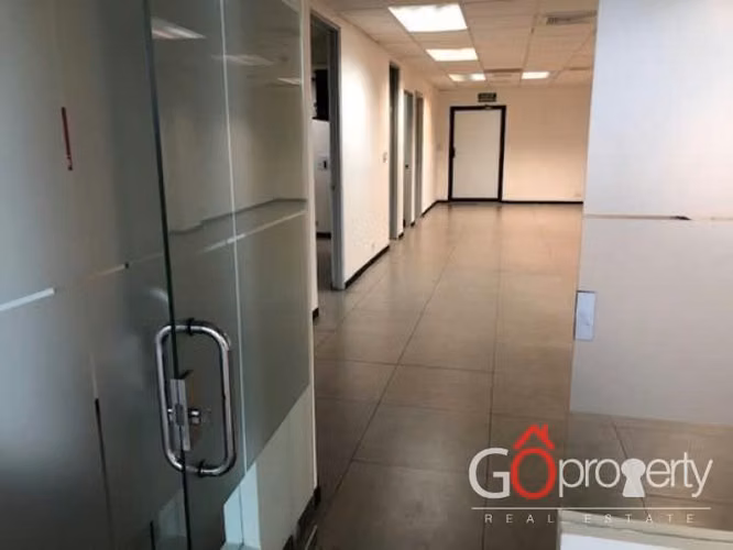 Alquiler de oficina en condominio Paseo Colon 4261