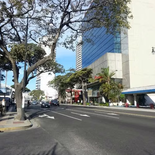 Alquiler de oficina en condominio Paseo Colon 4261