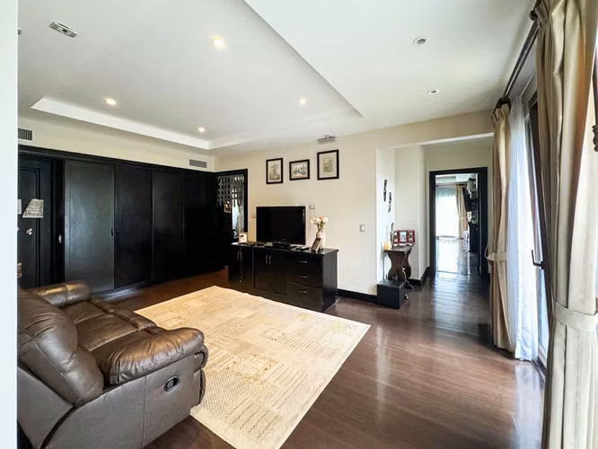 Se vende lujosa y amplia Casa de 2 niveles en Monterán (MA).