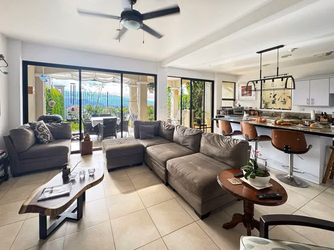 Se vende Casa en condo. de lujo-Colinas de Montealegre, Tres Ríos (AD)