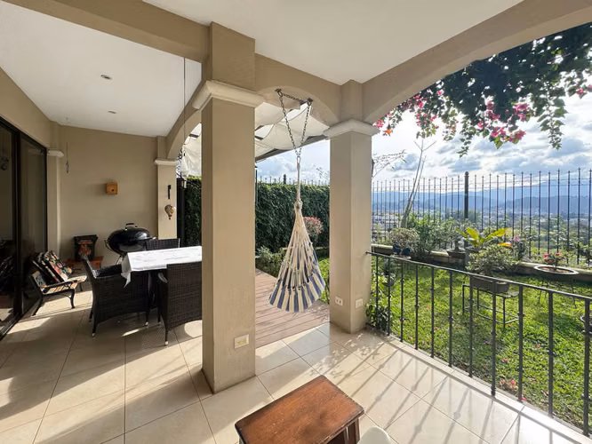 Se vende Casa en condo. de lujo-Colinas de Montealegre, Tres Ríos (AD)