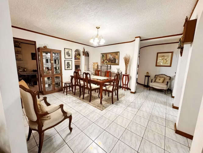 VENTA DE CASA INDEPENDIENTE EN RHOMOSER