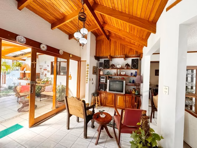 VENTA DE CASA INDEPENDIENTE EN RHOMOSER