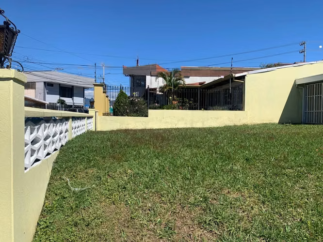Se vende casa en Guadalupe cerca del Walmart