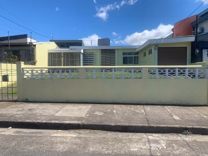 Se vende casa en Guadalupe cerca del Walmart