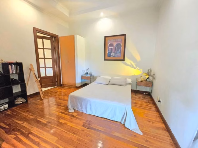 Venta de Casa Amplia en Trejos Montealegre Escazu