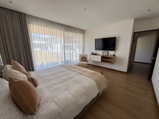 4 HABITACIONES. Planta baja, Piscina  En Heredia FRANCOSTA