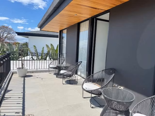 4 HABITACIONES. Planta baja, Piscina  En Heredia FRANCOSTA