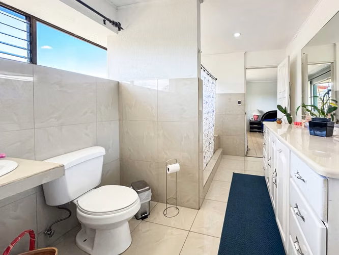 Se vende casa en Lomas de Ayarco con habitación en primera planta (AD)