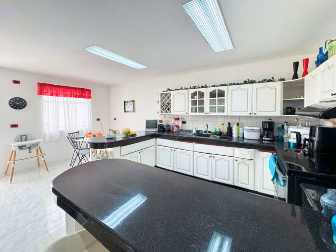 Se vende casa en Lomas de Ayarco con habitación en primera planta (AD)