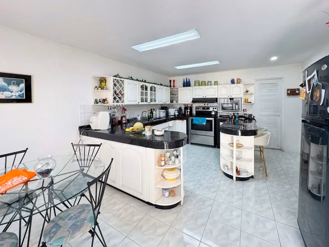 Se vende casa en Lomas de Ayarco con habitación en primera planta (AD)