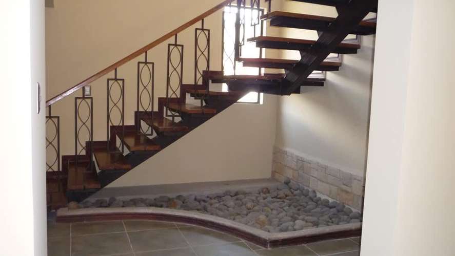 CASA AMPLIA EN SANTA ANA - Imagen 8