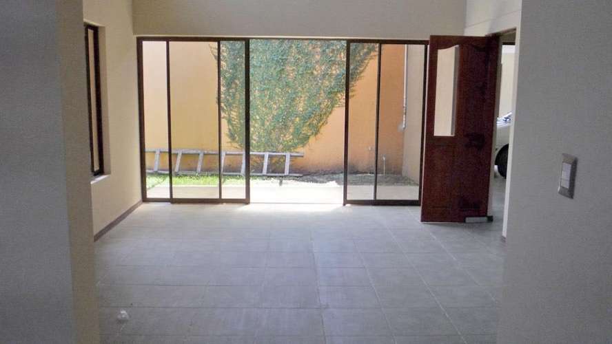 CASA AMPLIA EN SANTA ANA - Imagen 2
