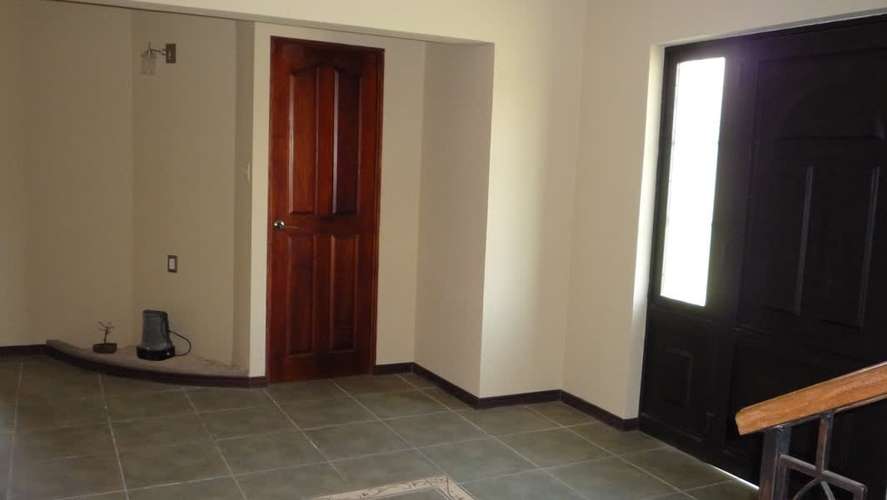 CASA AMPLIA EN SANTA ANA - Imagen 9
