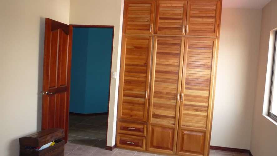 CASA AMPLIA EN SANTA ANA - Imagen 17