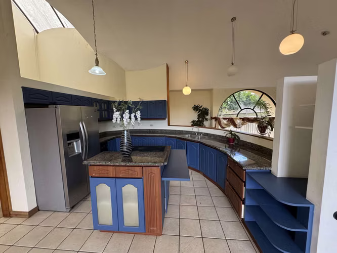 id 38744 Venta de casa con dos apartamentos, San Ramón de Tres Ríos