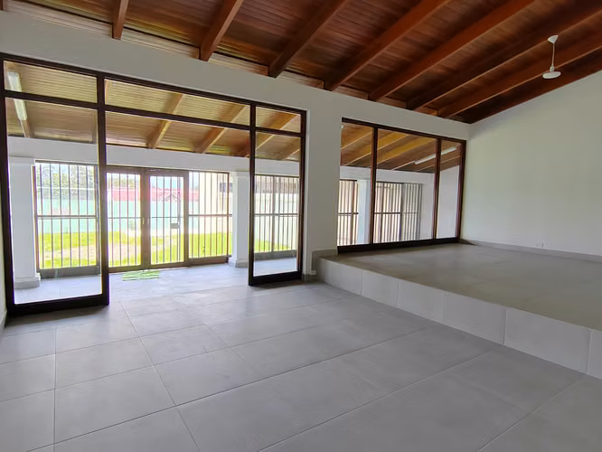 id #38201 En venta amplia casa de una planta en Curridabat