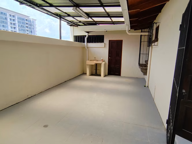 id #38201 En venta amplia casa de una planta en Curridabat