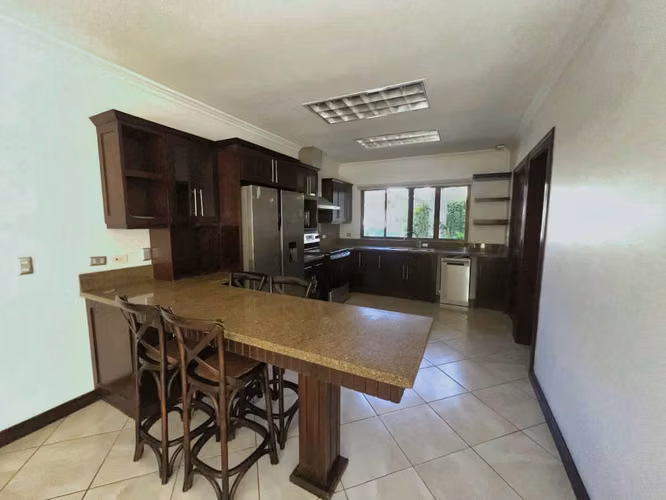 ALQUILER DE CASA EN CONDOMINIO - SANTA ANA - Imagen 2