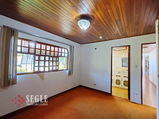 Venta de casa en zona comercial, Escazú, Trejos Montealegre.