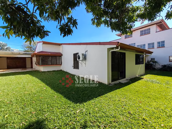 Venta de casa en zona comercial, Escazú, Trejos Montealegre.