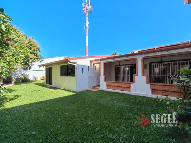 Venta de casa en zona comercial, Escazú, Trejos Montealegre.