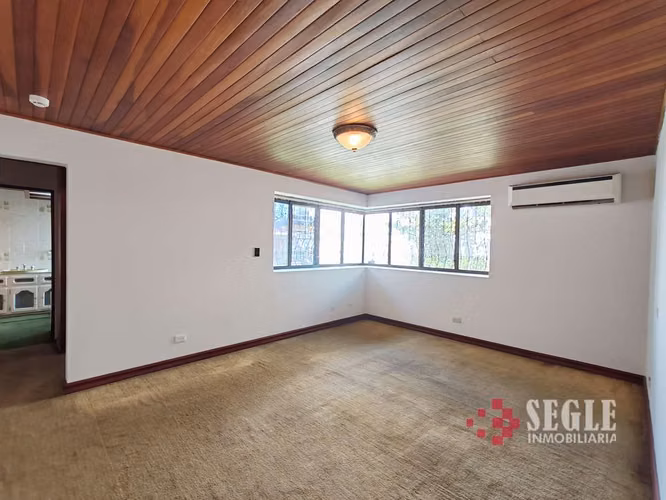 Venta de casa en zona comercial, Escazú, Trejos Montealegre.