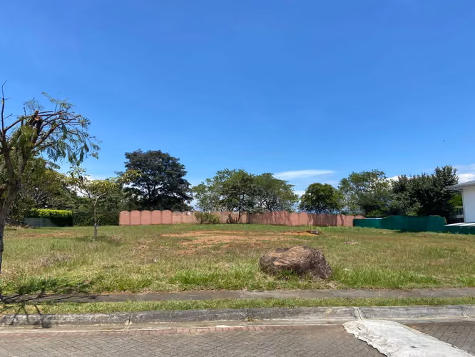 REBAJADO!! Venta de Lote plano en Condominio, La Guácima. 4703