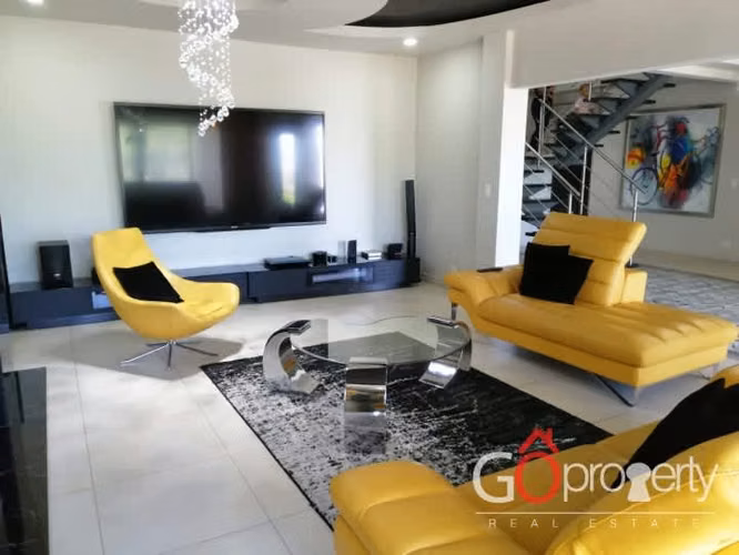 Venta de Casa Moderna de Lujo - Santa Ana ID3324