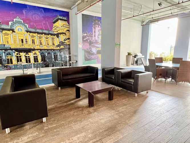 SE ALQUILA OFICINA TORRES PASEO COLON - 82m2