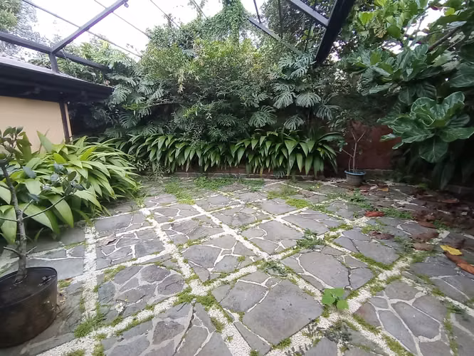 id #36441 Venta de casa amplia en Pinares de Curridabat PARA INVERSIÓN