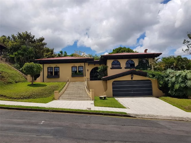id #36441 Venta de casa amplia en Pinares de Curridabat PARA INVERSIÓN
