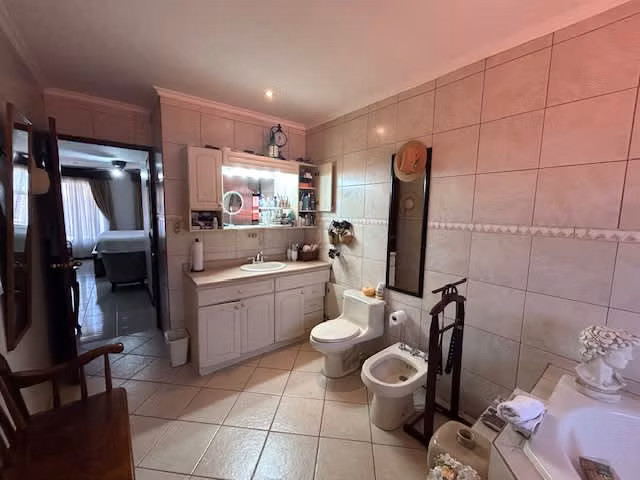 id #37017 Venta de Casa en Residencial, Lomas de Ayarco, Curridabat