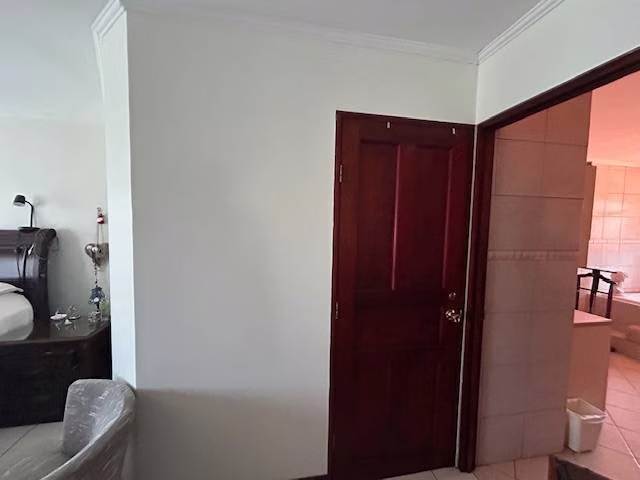 id #37017 Venta de Casa en Residencial, Lomas de Ayarco, Curridabat