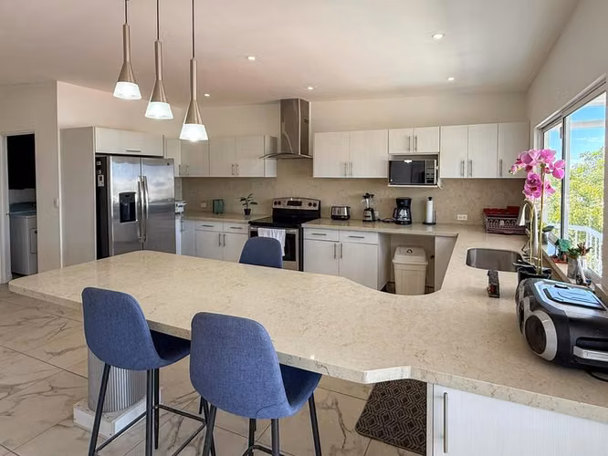 Encantadora Casa Remodelada con Apartamento para Alquiler a Corto Plazo en San José, Costa Rica - En Venta ID 23083 - Imagen 2