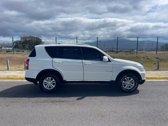 SSANG YONG REXTON TDi 2017 - Imagen 9