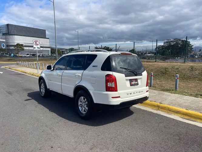 SSANG YONG REXTON TDi 2017 - Imagen 5