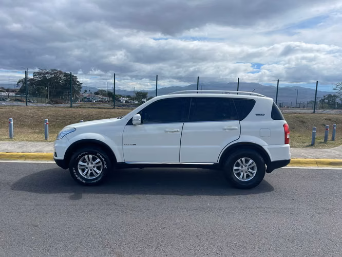 SSANG YONG REXTON TDi 2017 - Imagen 8