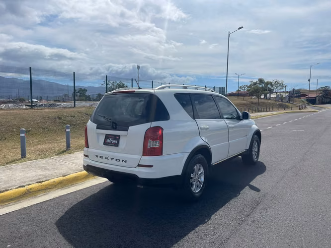 SSANG YONG REXTON TDi 2017 - Imagen 7