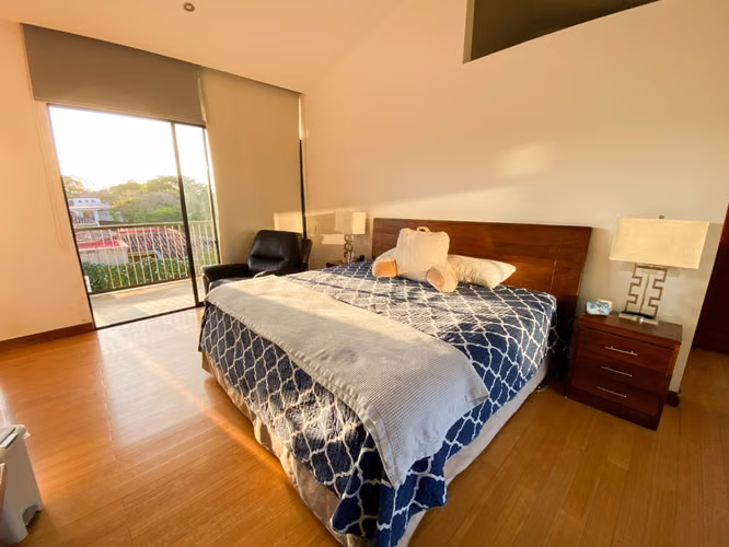 Casa de 3 Niveles en Santa Ana | Jardín | Condominio de Solo 5 Casas - Imagen 5