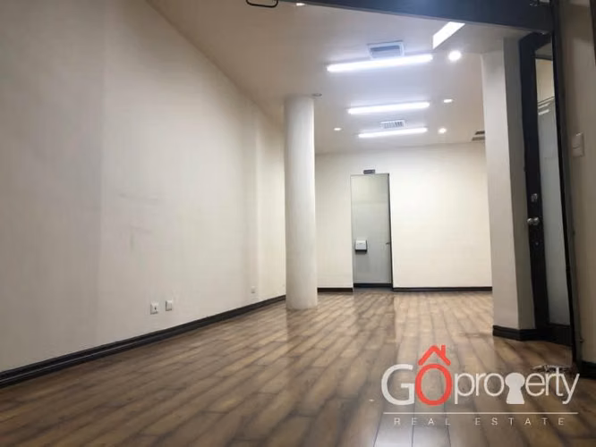 Alquiler de edificio en la California con 11 oficinas 3974