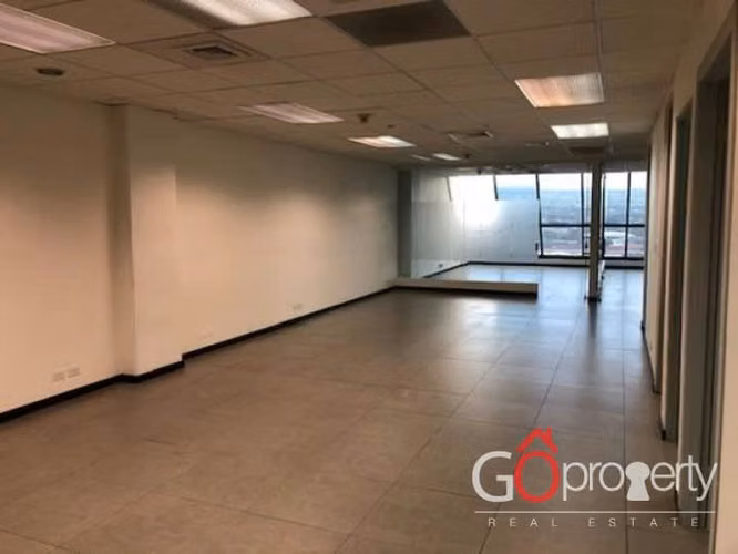 Alquiler de oficina en condominio Paseo Colon 4261