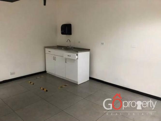 Alquiler de oficina en condominio Paseo Colon 4261