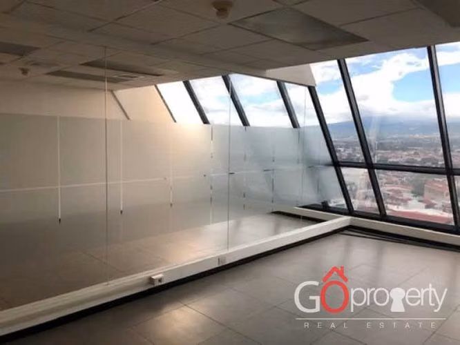 Alquiler de oficina en condominio Paseo Colon 4261