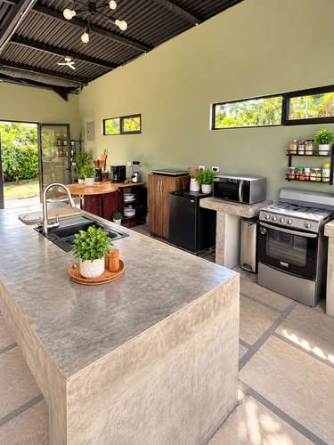 CASA EN VENTA CON PISCINA PRIVADA Y AMPLIO TERRENO EN ATENAS - Imagen 9